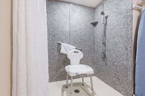 Free toiletries, hair dryer, towels - Days Inn by Wyndham Pearl/Jackson Airport (Pearl)