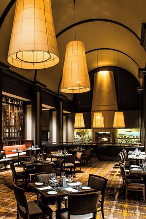 3 restaurants, breakfast, lunch, dinner served; Italian cuisine