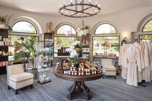 Couples treatment room(s), sauna, hot tub, steam room, body treatments