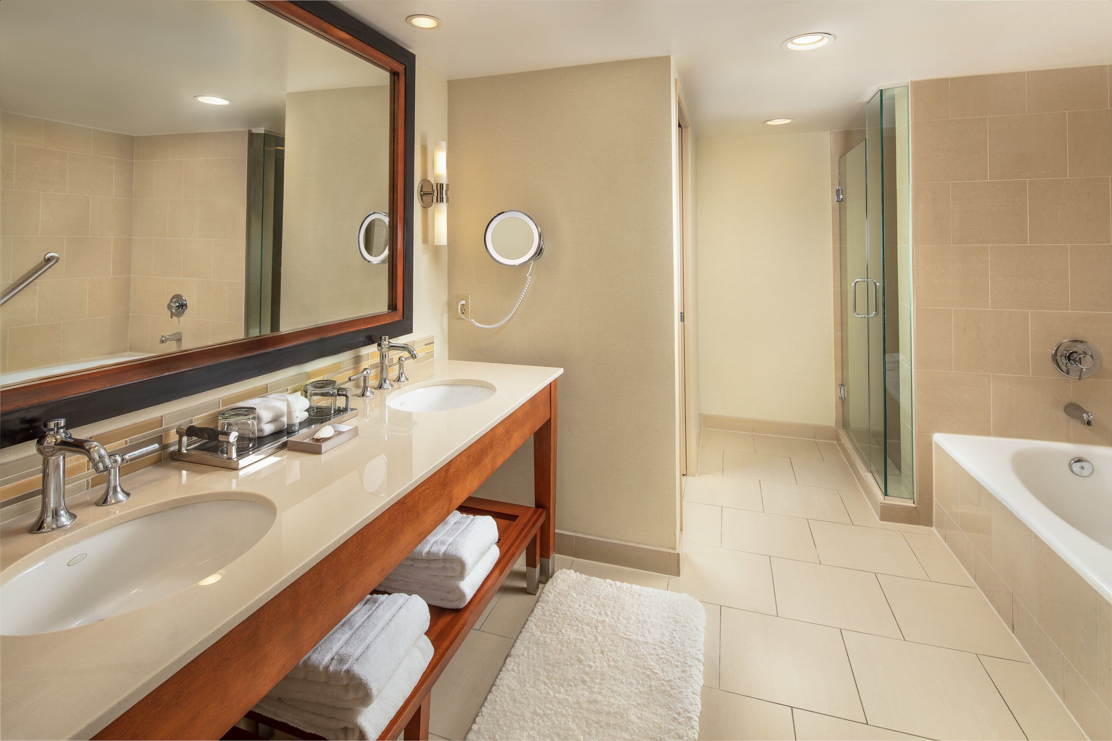 Combined shower/tub, free toiletries, hair dryer, bathrobes