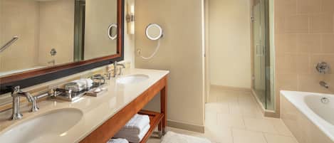 Combined shower/tub, free toiletries, hair dryer, bathrobes