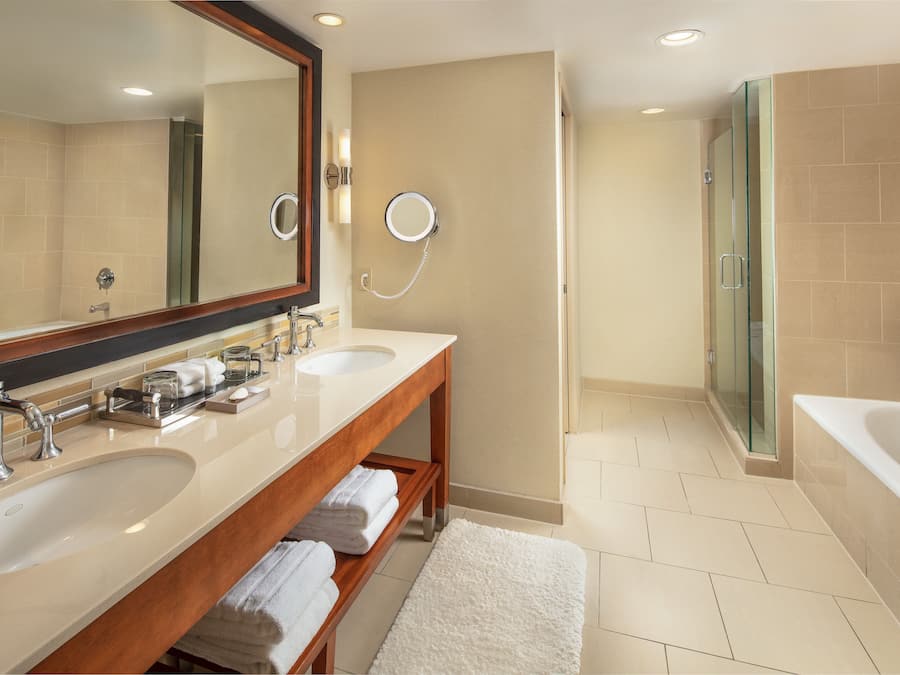 Combined shower/tub, free toiletries, hair dryer, bathrobes