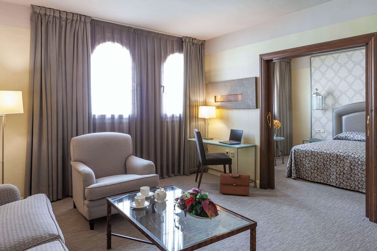 family junior suite (2 adults and 2 kids) | 1 bedroom, minibar, in-room safe, desk