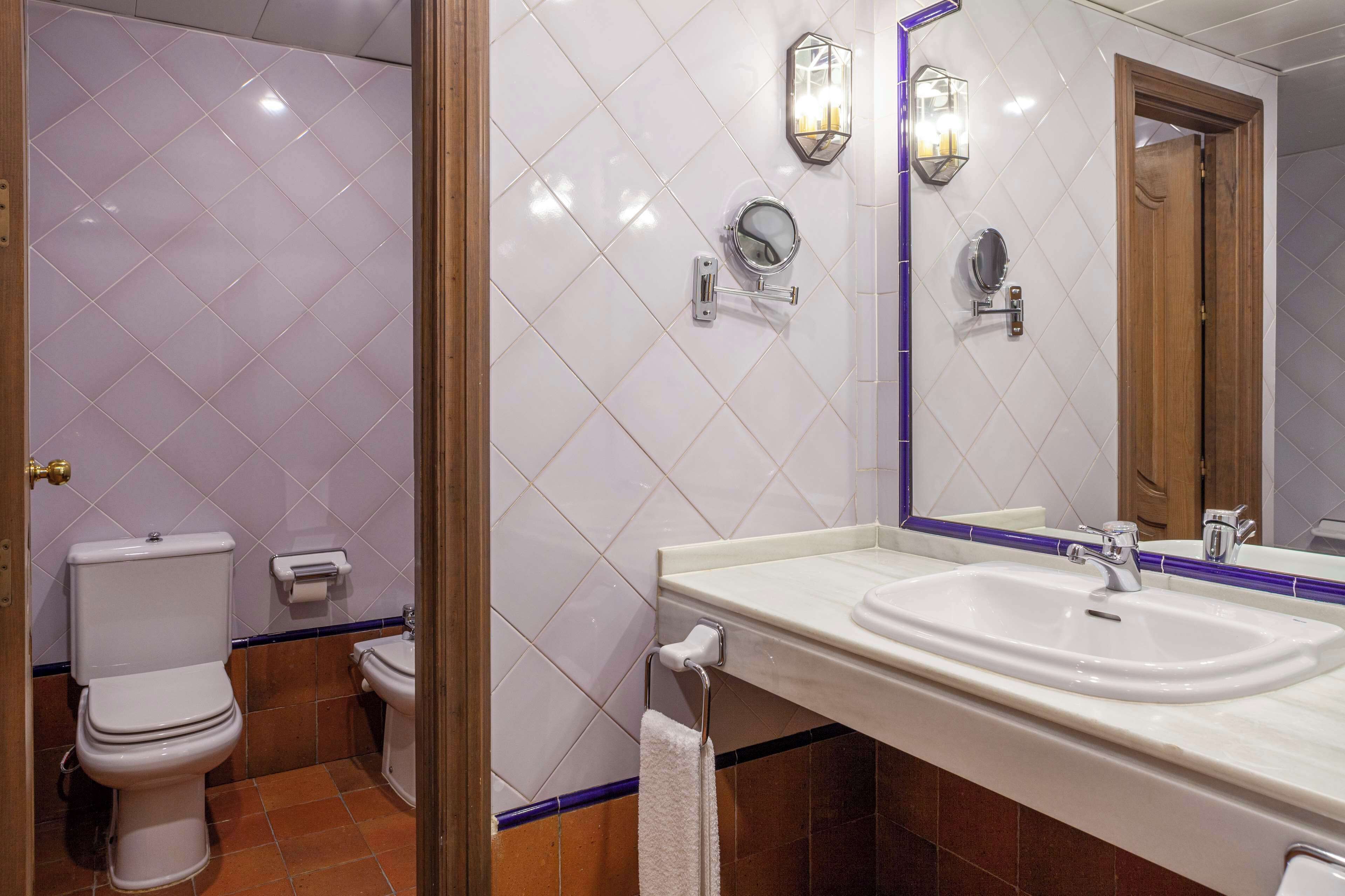 family junior suite (2 adults and 2 kids) | bathroom | combined shower/bathtub, free toiletries, hair dryer, bidet