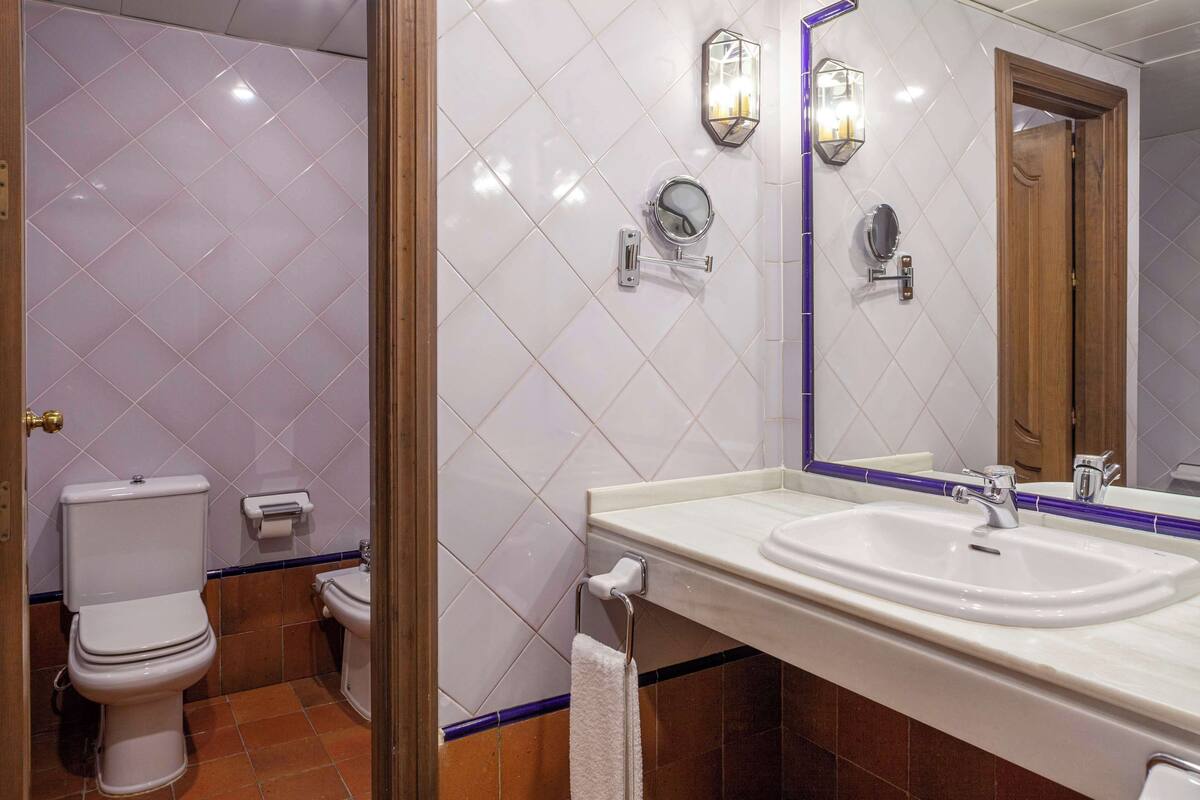 family junior suite (2 adults and 2 kids) | bathroom | combined shower/bathtub, free toiletries, hair dryer, bidet