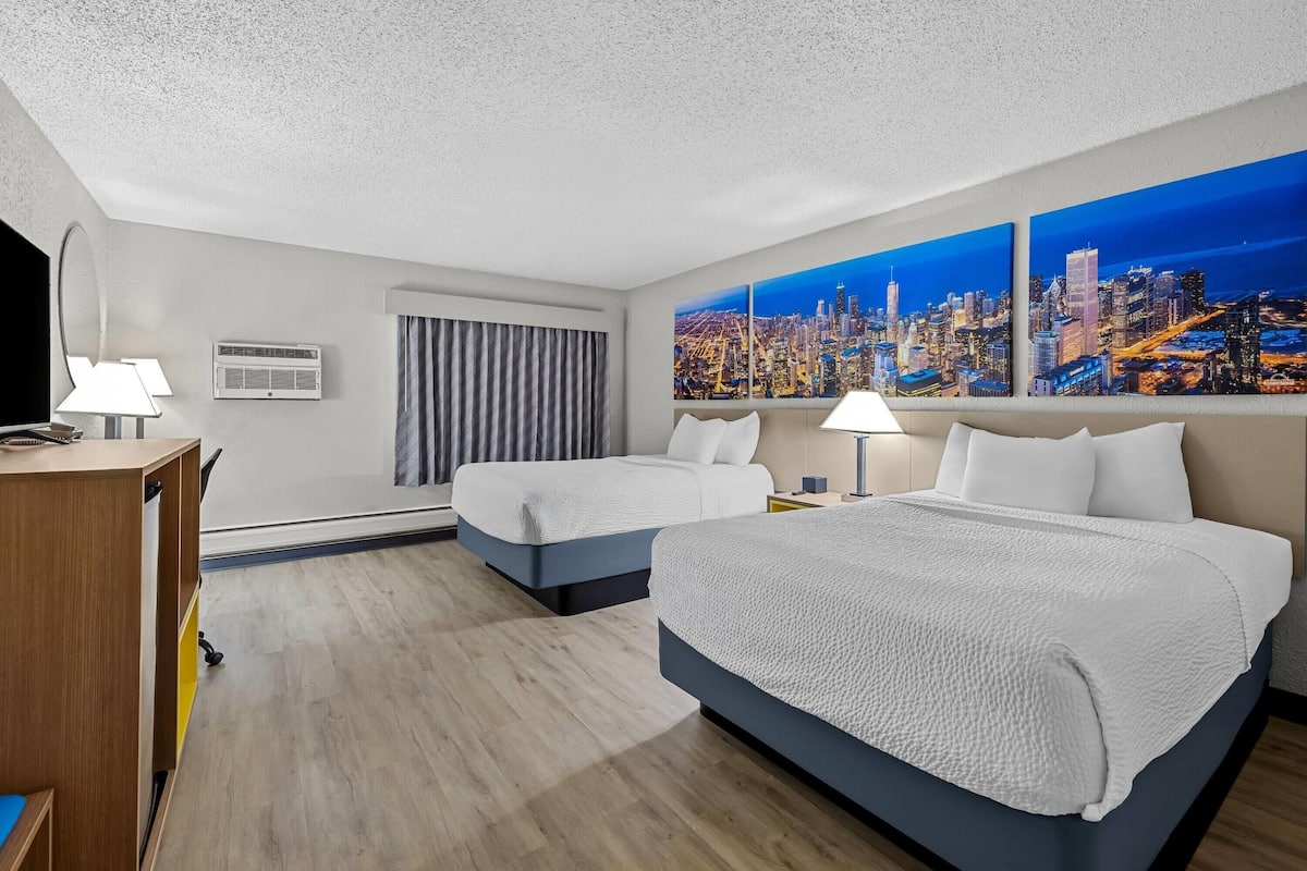 Phòng, 2 giường đôi, không hút thuốc | Bàn, màn/rèm cản sáng, truy cập Internet không dây miễn phí