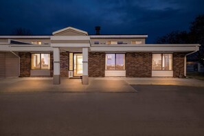 Exterior - Days Inn by Wyndham Fond du Lac (Fond du Lac)