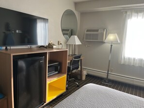 Bureau, rideaux occultants, Wi-Fi gratuit, draps fournis