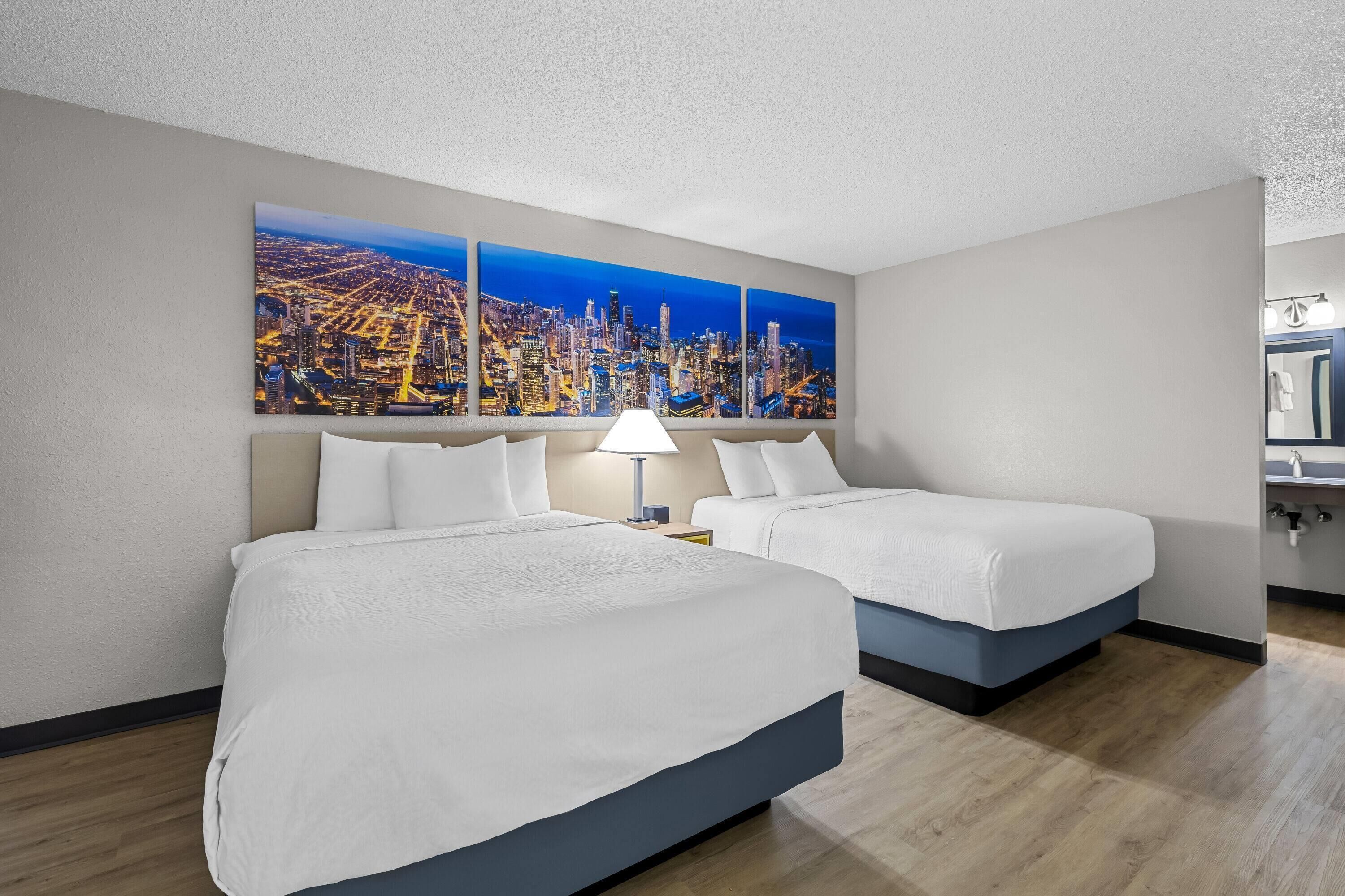 Chambre, 2 grands lits, non-fumeurs | Bureau, rideaux occultants, Wi-Fi gratuit, draps fournis