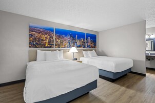 Escritorio, cortinas blackout, wifi gratis y ropa de cama 