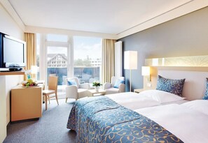 Comfort-Doppelzimmer, Stadtblick | Hochwertige Bettwaren, Minibar, Zimmersafe, Schreibtisch