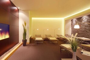 Couples treatment room(s), hot tub, body treatments, aromatherapy