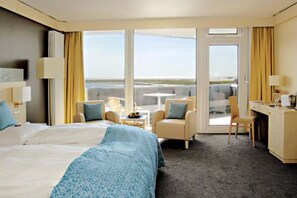 Comfort Double Room, Beach View | Premium bedding, minibar, in-room safe, desk