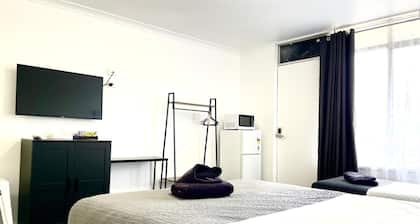 Avenue Motel