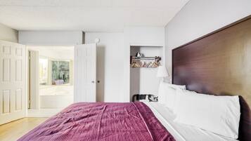 Suite, 1 Bedroom | Desk, iron/ironing board, free WiFi, bed sheets