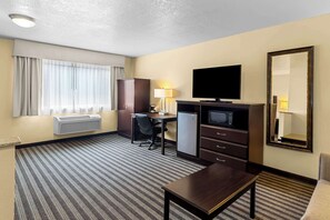Suite, 1 King Bed, Non Smoking | Desk, laptop workspace, blackout curtains, iron/ironing board - Quality Inn & Suites Vancouver - Hazel Dell (Vancouver)