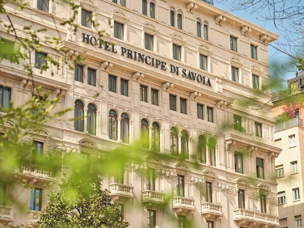 Front of property - Hotel Principe Di Savoia (Milan)