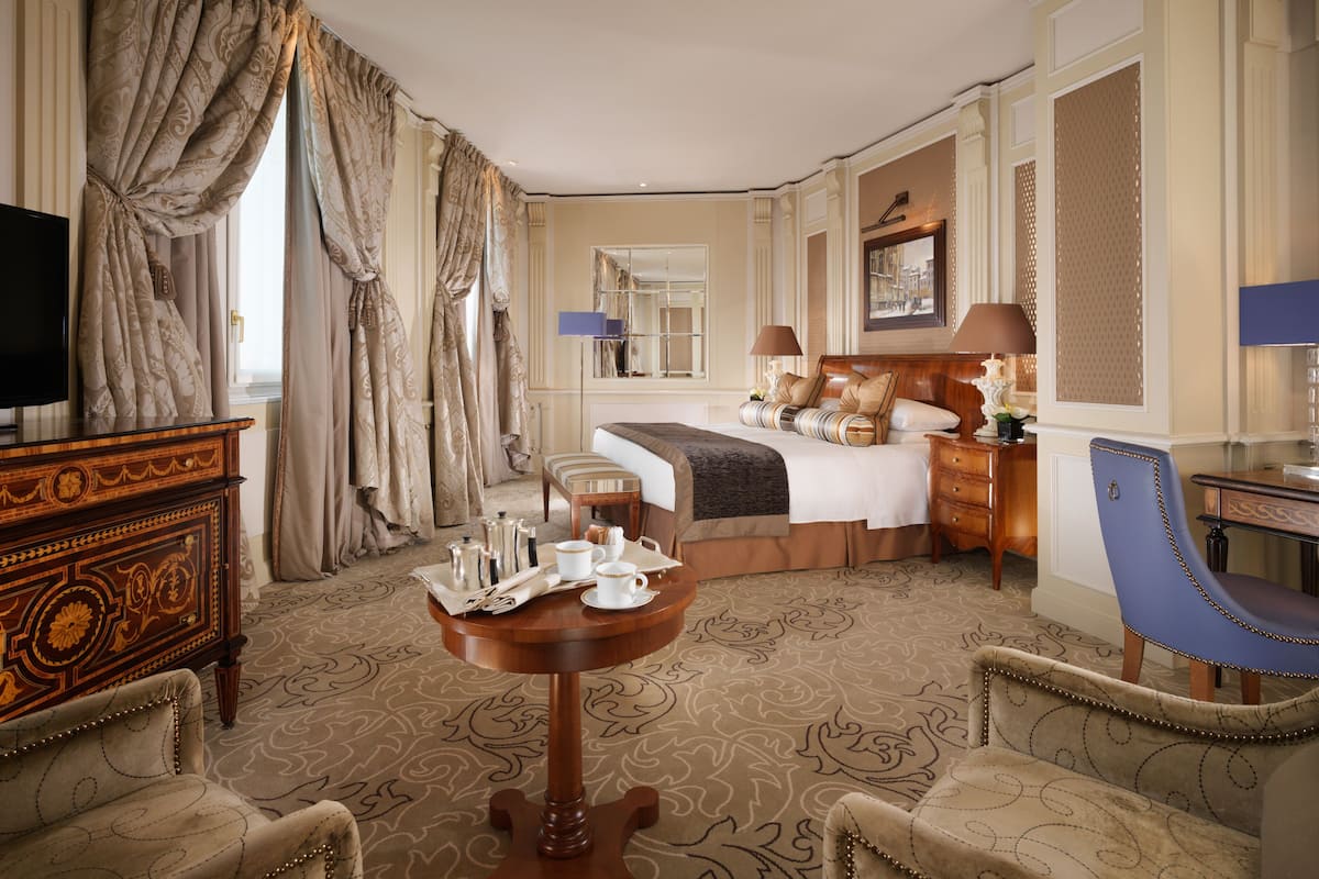 premium room | down duvets, minibar, in-room safe, desk