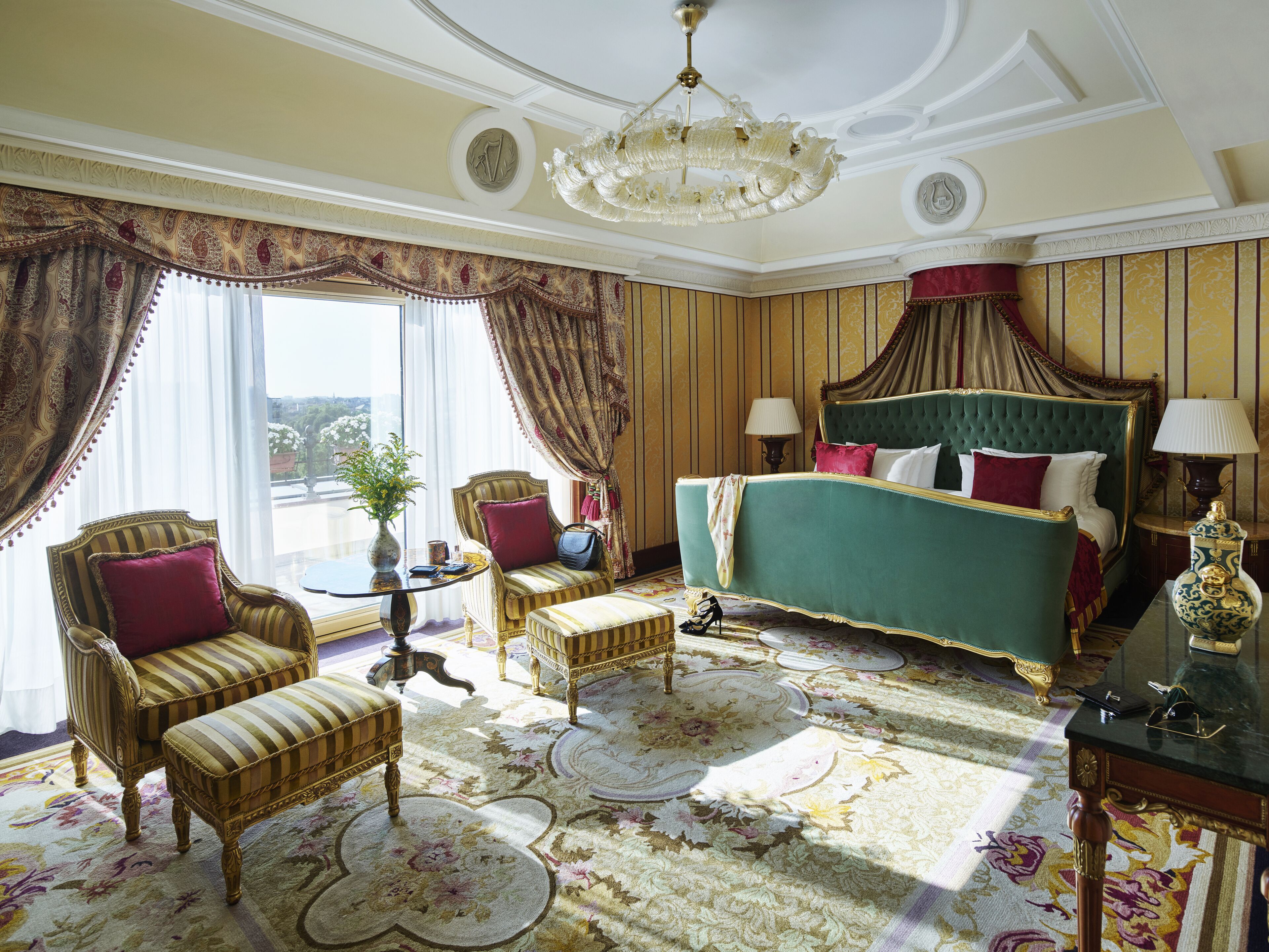 presidential suite, 1 king bed | down duvets, minibar, in-room safe, desk