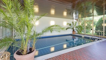 Indoor pool, pool loungers