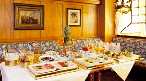 Free daily buffet breakfast