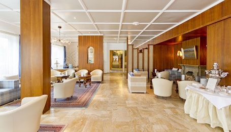 Lobby. Wittelsbacher Hof Swiss Quality Hotel