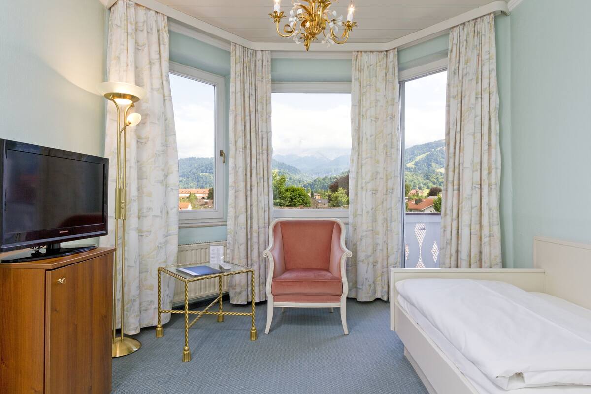 standard single room | bathroom | shower, hair dryer, bathrobes, towels