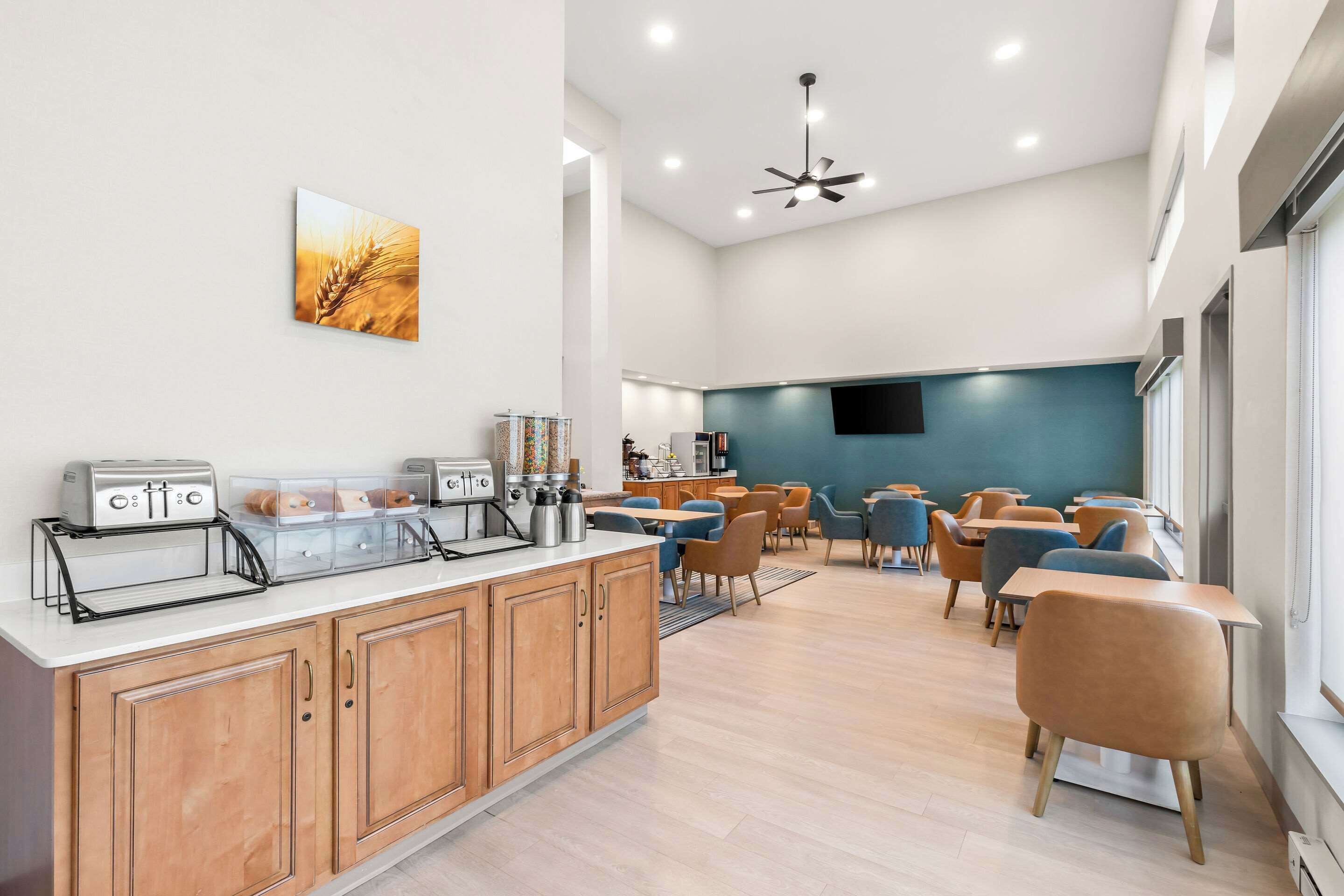 free daily continental breakfast