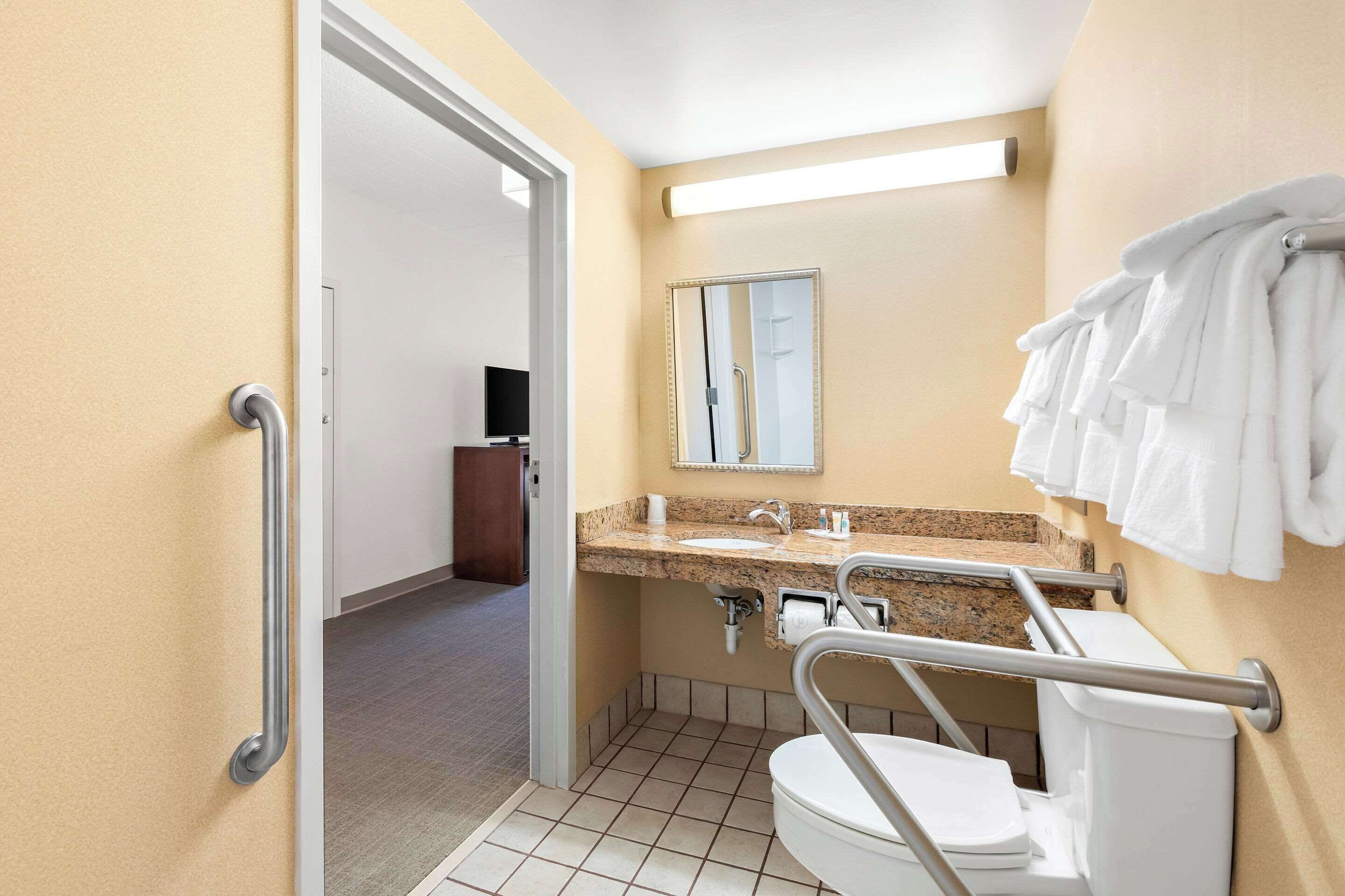 1 bedroom, hypo-allergenic bedding, blackout curtains