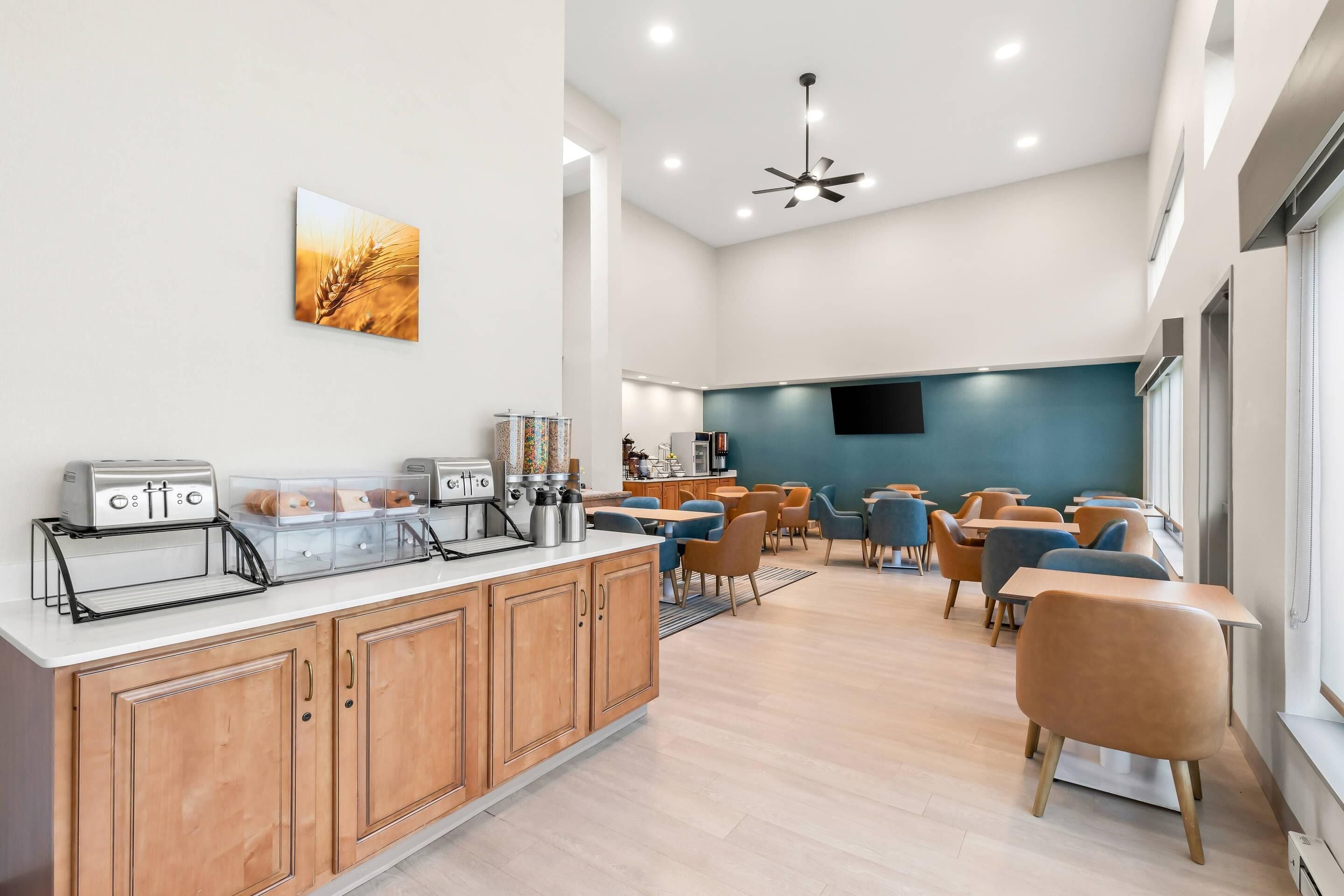 Free daily continental breakfast 
