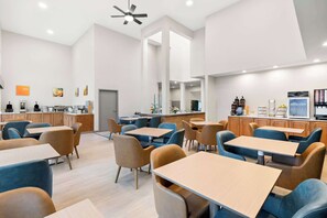 Free daily continental breakfast - Comfort Inn Pocono Lakes Region (Lake Ariel)