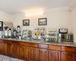 Free daily continental breakfast - Rodeway Inn & Suites New Orleans (New Orleans)