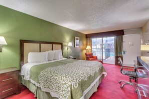 Standardrum - 1 kingsize-säng - utsikt mot poolen | Utsikt från rummet