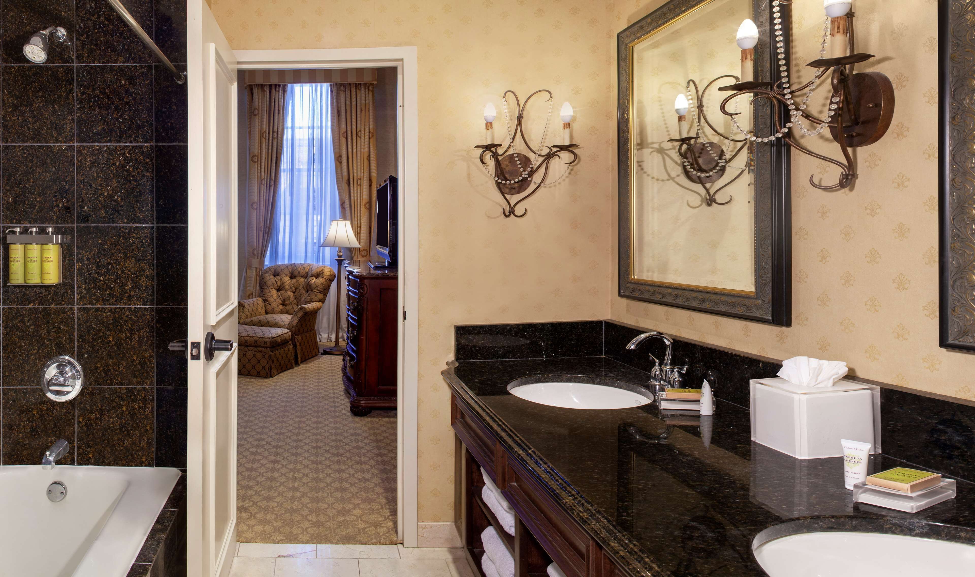 suite, 1 bedroom | bathroom | combined shower/bathtub, designer toiletries, hair dryer, towels