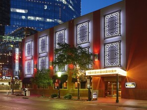 A building with large decorative windows and a neon sign. - Hilton Fort Worth (Fort Worth)