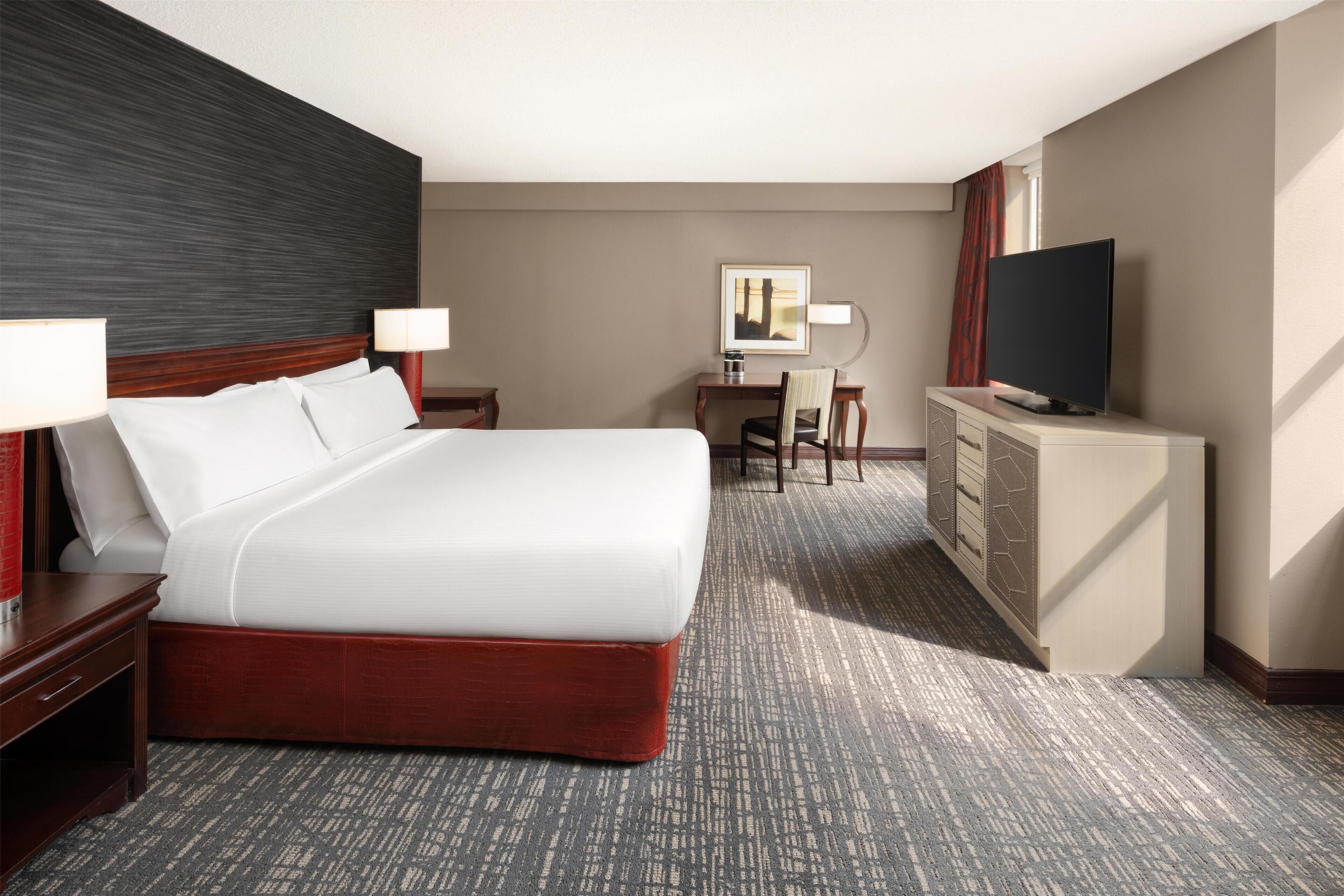 Deluxe Room, 1 King Bed, Corner | Egyptian cotton sheets, premium bedding, down comforters, pillowtop beds