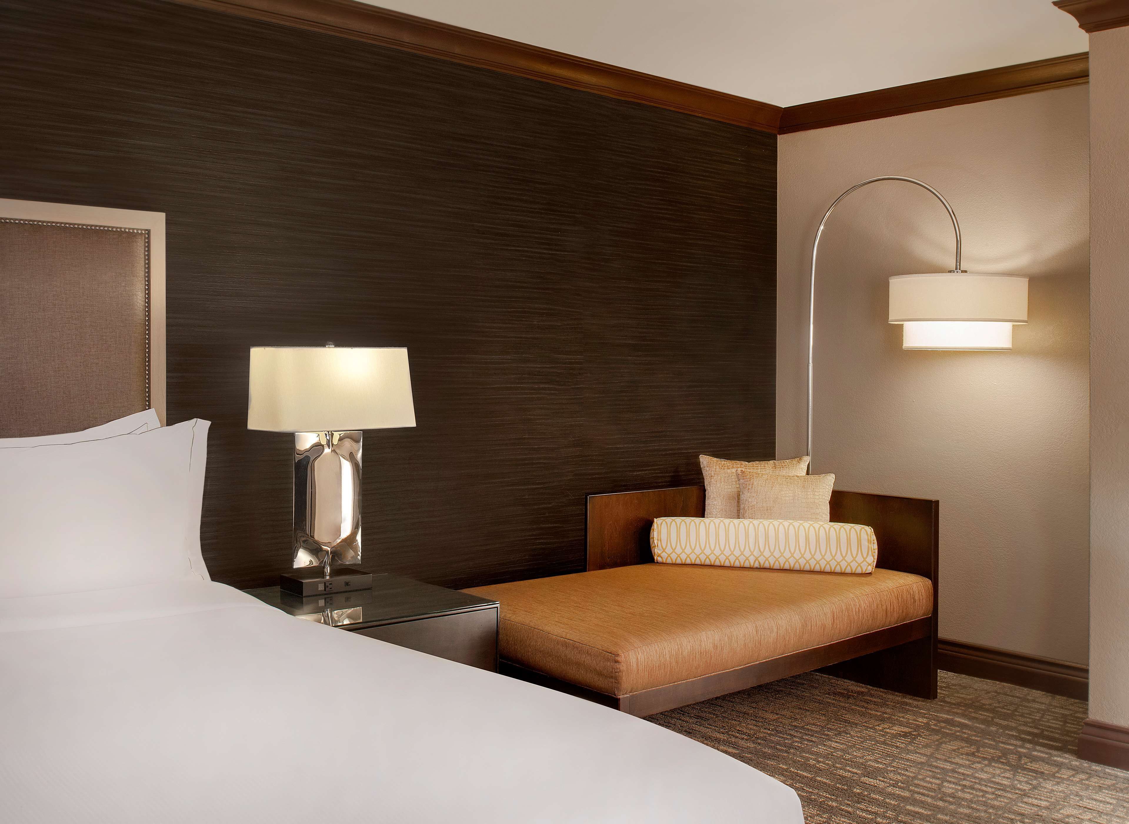 42-inch lcd tv with cable channels, tv