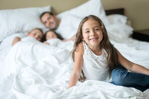 Egyptian cotton sheets, premium bedding, down comforters, pillowtop beds - Hilton Fort Worth (Fort Worth)