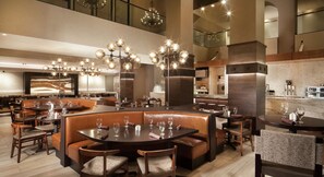 Breakfast, lunch and dinner served - Hilton Fort Worth (Fort Worth)