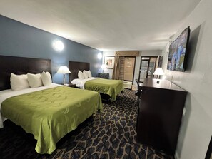 Habitación estándar, 2 camas matrimoniales, para no fumadores | Ropa de cama de alta calidad y escritorio 