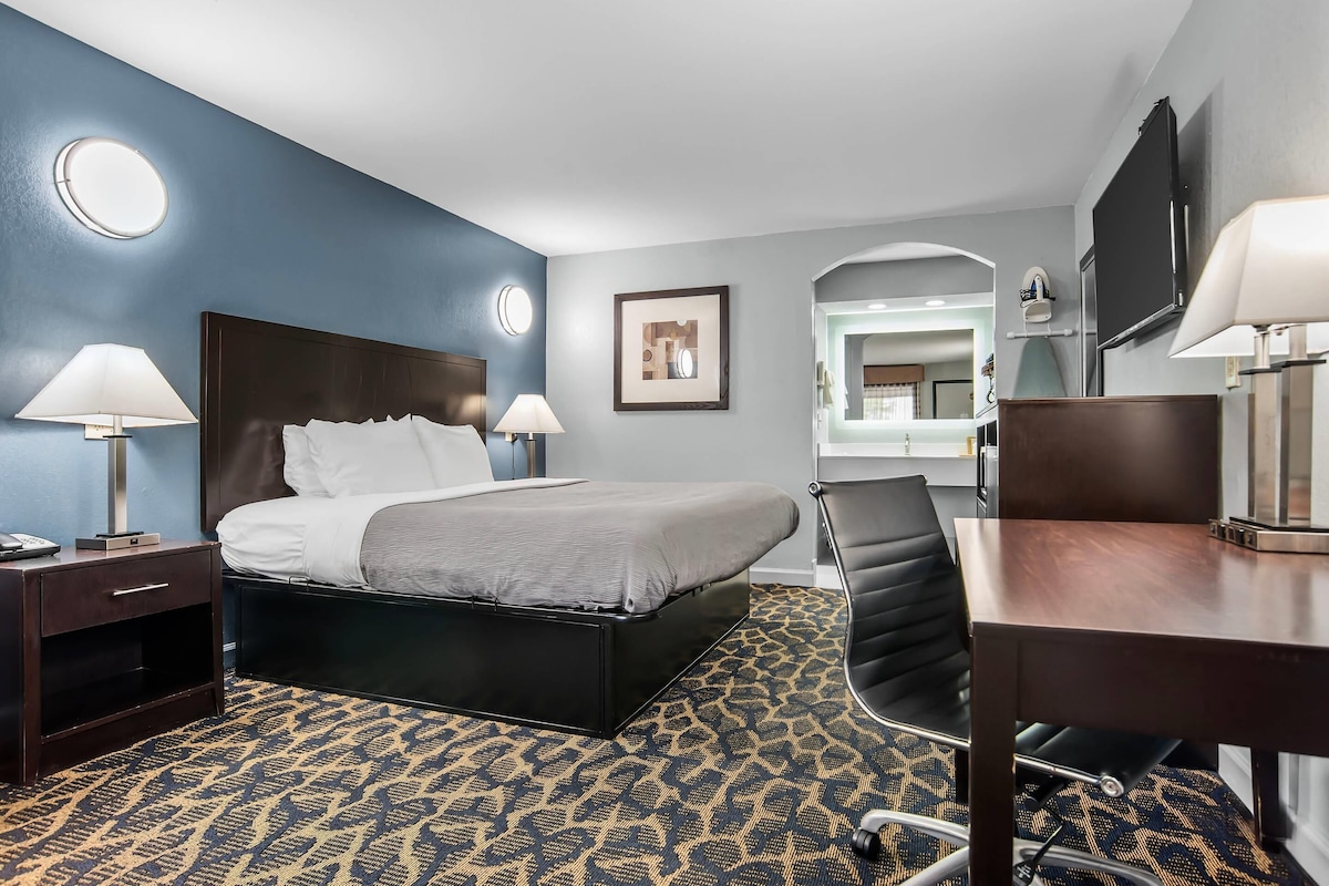 1 habitación, ropa de cama de alta calidad y escritorio