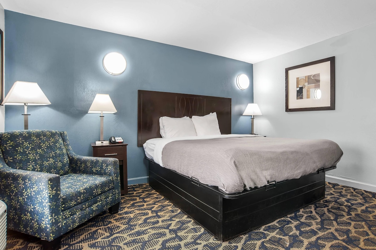 1 habitación, ropa de cama de alta calidad y escritorio