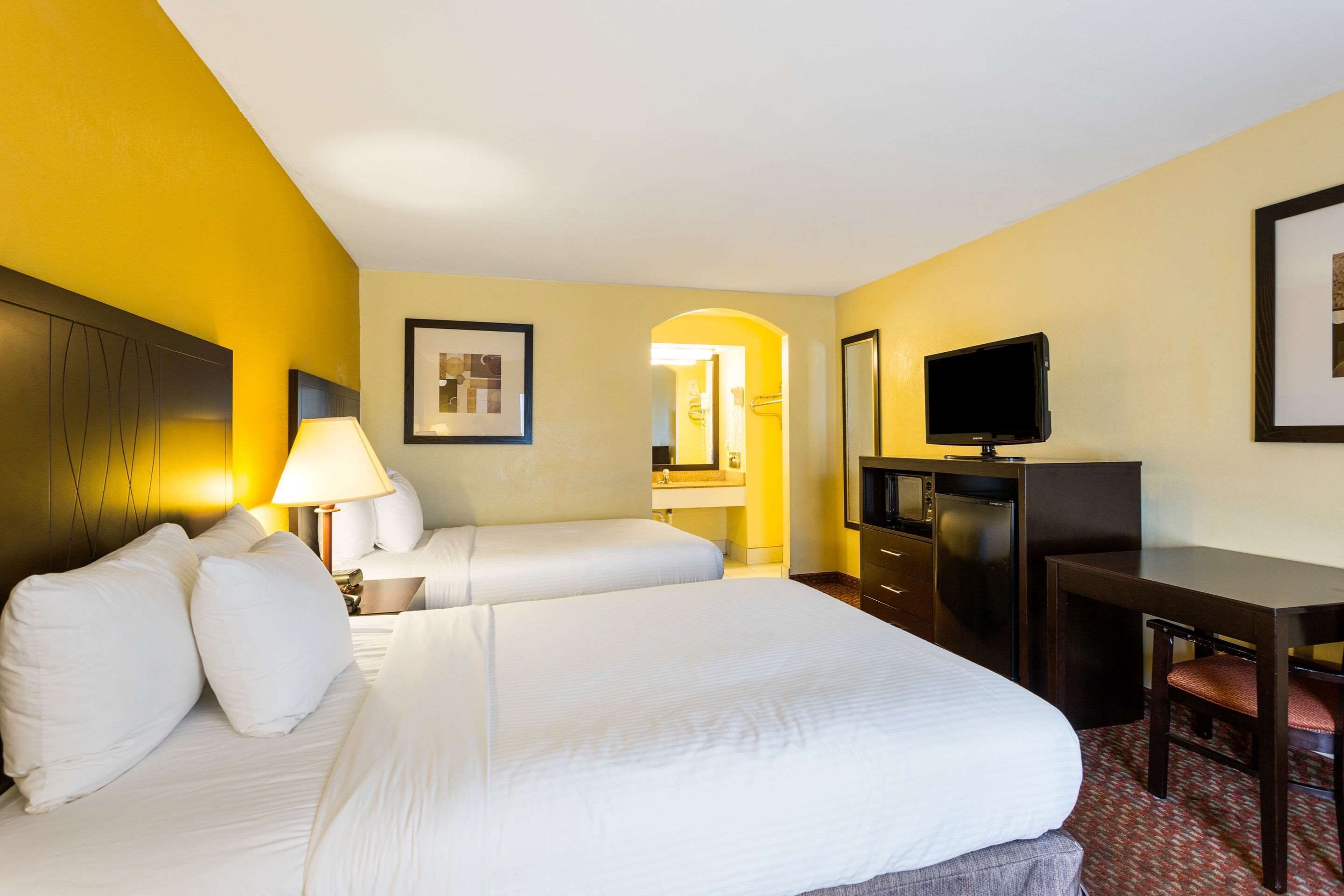 1 habitación, ropa de cama de alta calidad y escritorio 