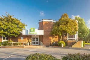 Exterior - Holiday Inn Basingstoke by IHG (Basingstoke)