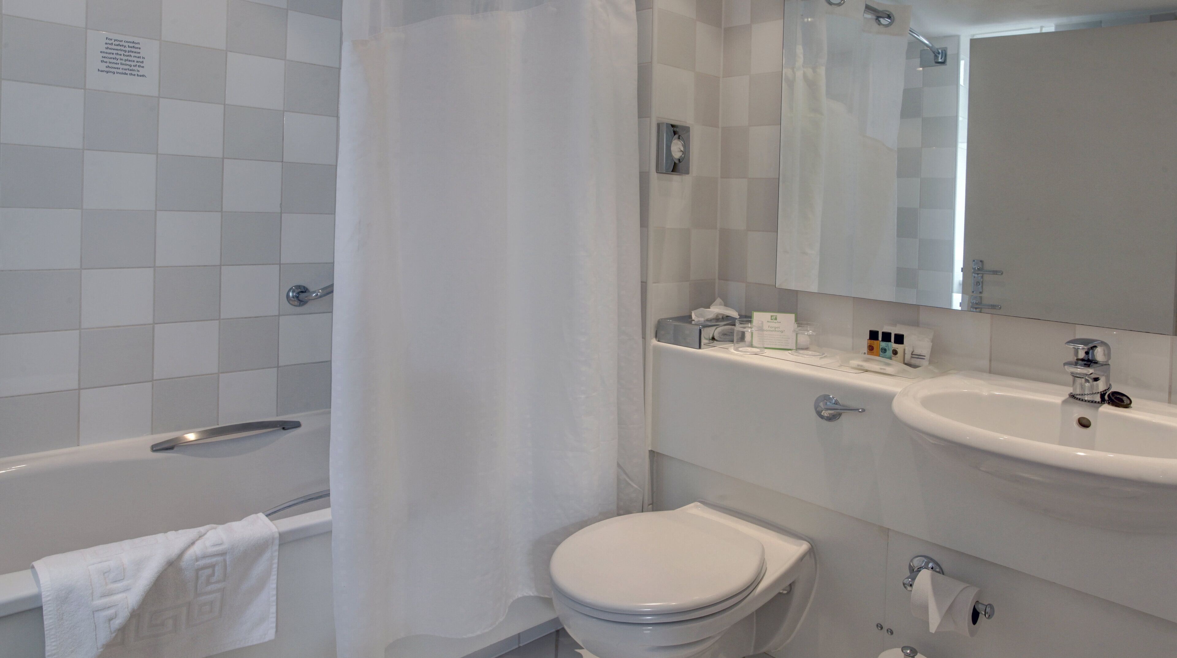 combined shower/bathtub, eco-friendly toiletries, hair dryer, towels