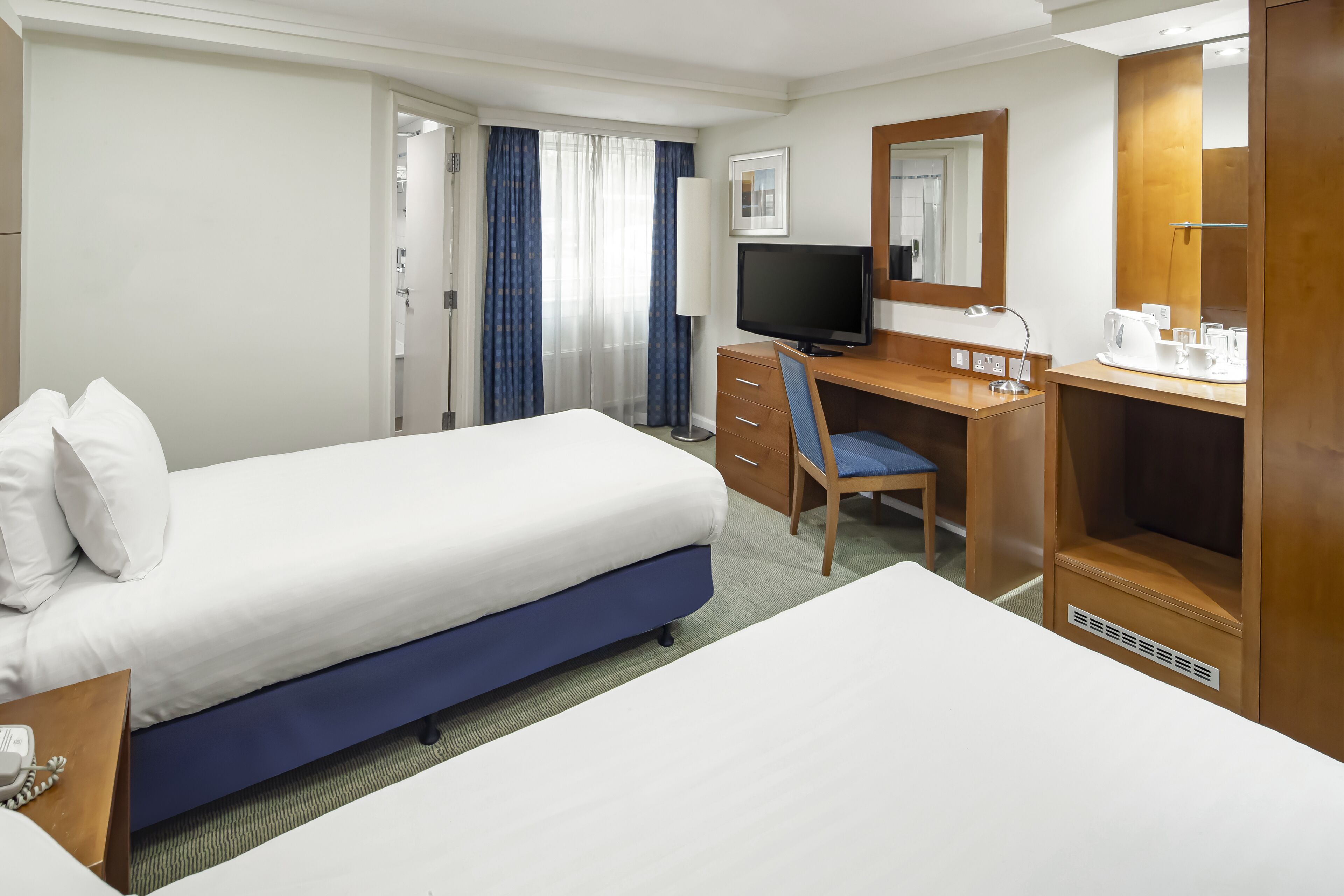 standard room, 2 single beds | 1 bedroom, hypo-allergenic bedding, in-room safe, desk