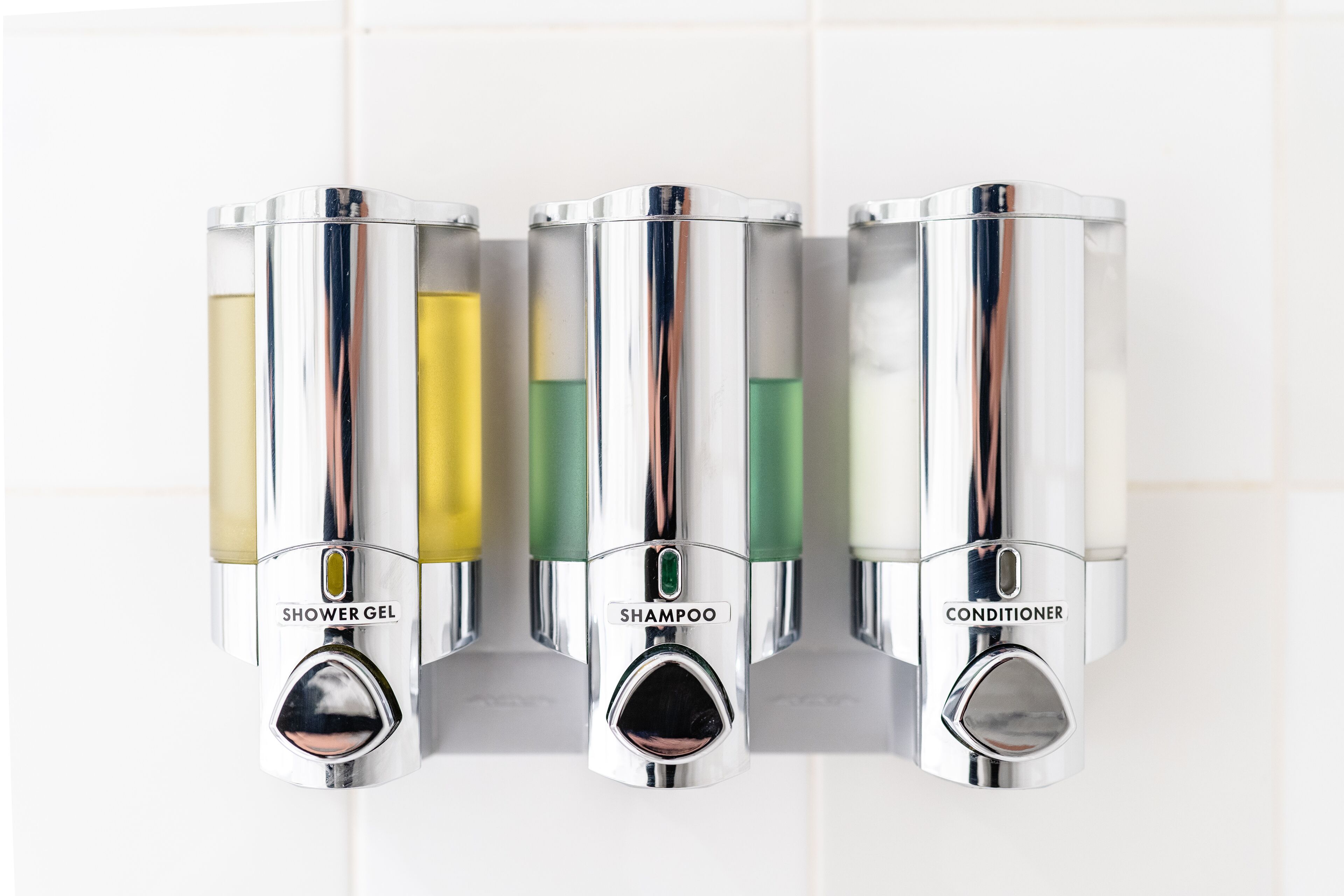 combined shower/bathtub, eco-friendly toiletries, hair dryer, towels