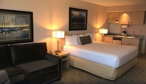 Blackout curtains, iron/ironing board, free WiFi, bed sheets - Shilo Inn Suites Warrenton (Warrenton)