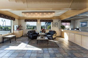 Lobby - Shilo Inn Suites Warrenton (Warrenton)