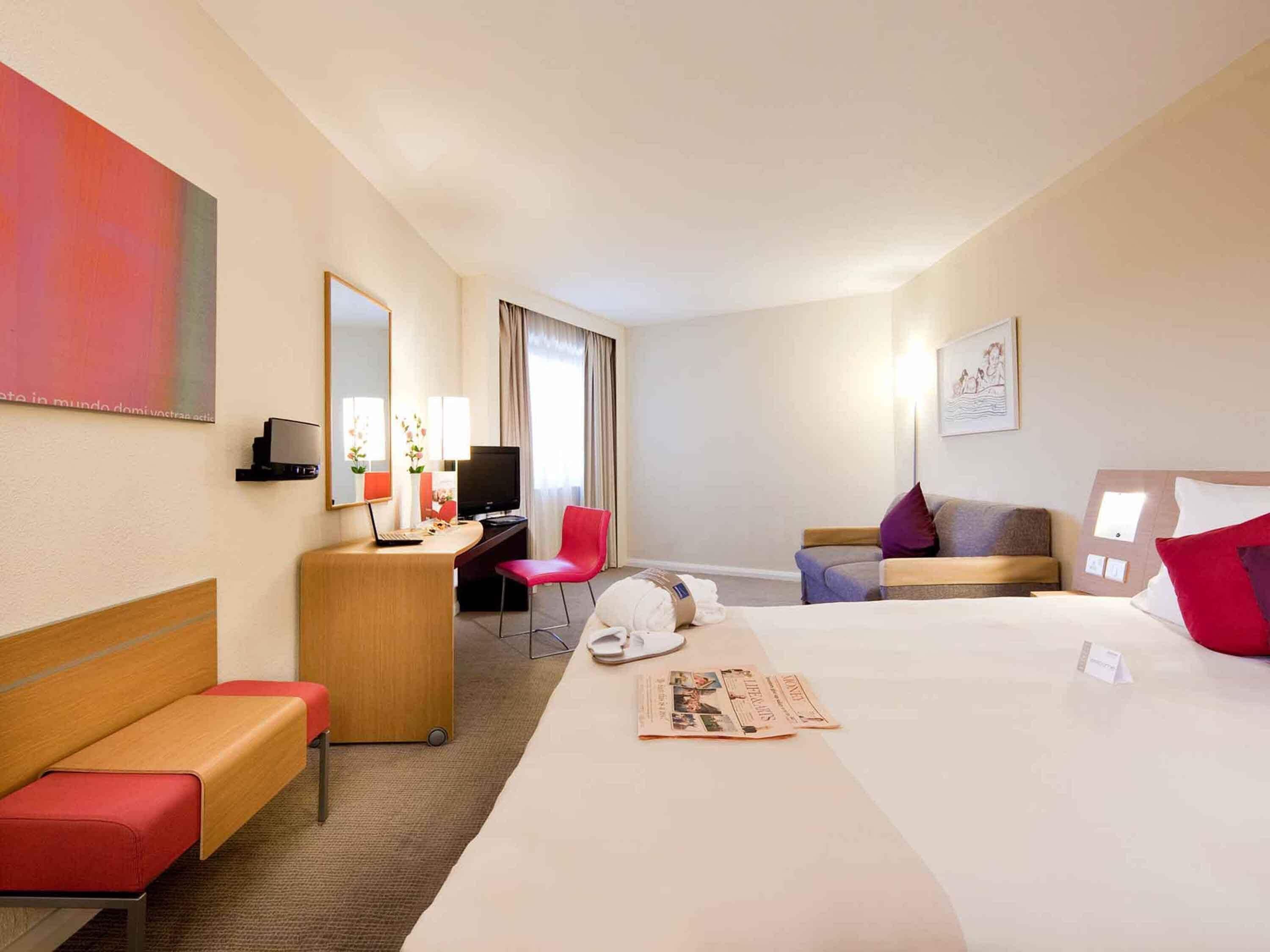 Executive Room, 1 Queen Bed with Sofa bed | Hypo-allergenic bedding, in-room safe, desk, laptop workspace